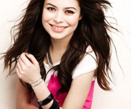 Miranda-Cosgrove-celebrity-contests-30605932-375-500_thumb - Nickelodeon WeHeartIt