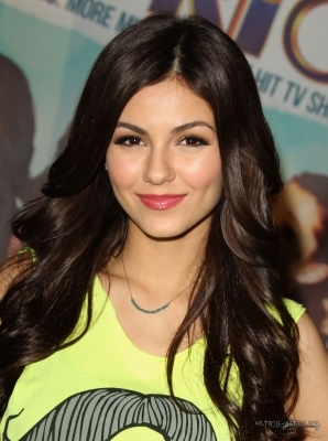 normal_003 - Victoria Justice - JUNE 11 - Victorious soundtrack signing at the Universal CityWalk in Hollywood