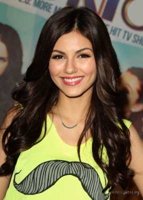 normal_004 - Victoria Justice - JUNE 11 - Victorious soundtrack signing at the Universal CityWalk in Hollywood