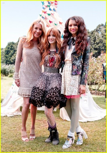 bella-thorne-zendaya-fashion-video-pics-04 - Zendaya and Bella Thorne Fashion Is My Kryptonite Video Stills