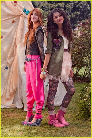 bella-thorne-zendaya-fashion-video-pics-08 - Zendaya and Bella Thorne Fashion Is My Kryptonite Video Stills