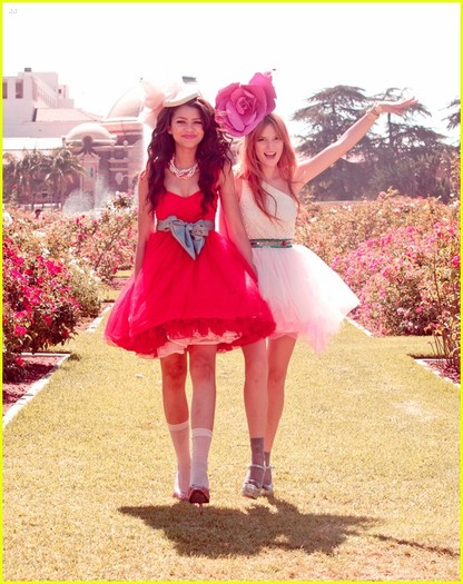 bella-thorne-zendaya-fashion-video-pics-12 - Zendaya and Bella Thorne Fashion Is My Kryptonite Video Stills