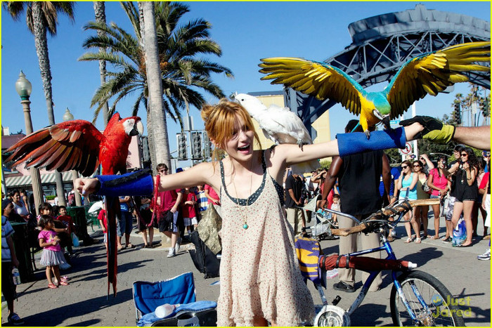 bella-thorne-tristan-pier-date-07 - Bella Thorne Birds on the Beach