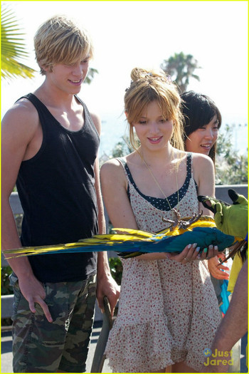 bella-thorne-tristan-pier-date-01 - Bella Thorne Birds on the Beach