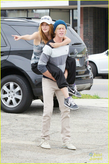 horne-iam5-haynes-essential-homme01 - Bella Thorne Piggyback Ride From Tristan Klier