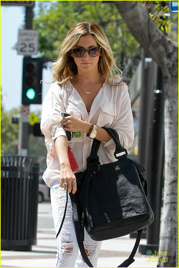 tisdale-business-meeting-02 - Ashley Tisdale Business Meeting Beauty