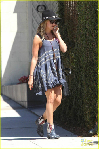 ashley-tisdale-recording-studio-02