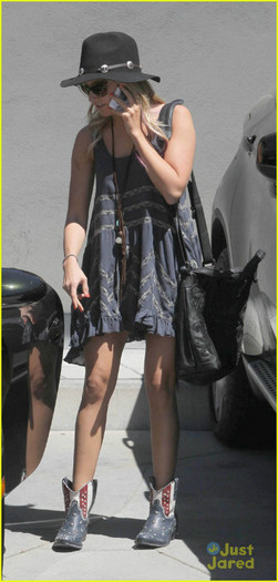 ashley-tisdale-recording-studio-05