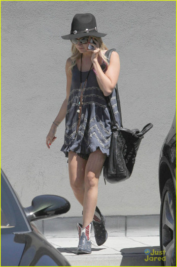 ashley-tisdale-recording-studio-06