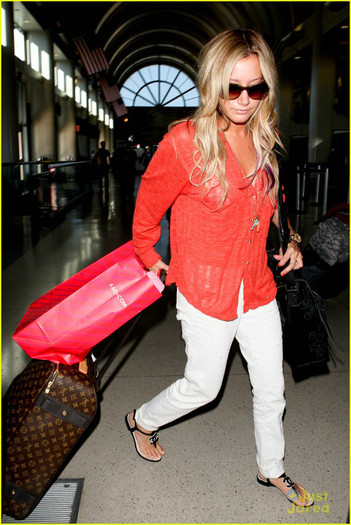 tisdale-lax-girl-02 - Ashley Tisdale Airport Chic Arrival