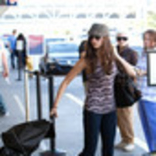 nina-dobrev-165064l-thumbnail_gallery - Nina Dobrev