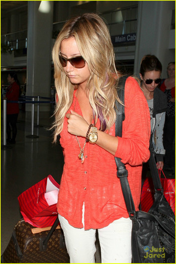 tisdale-lax-girl-05 - Ashley Tisdale Airport Chic Arrival