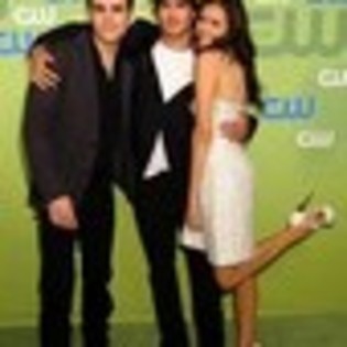 the-vampire-diaries-834131l-thumbnail_gallery - Nina Dobrev