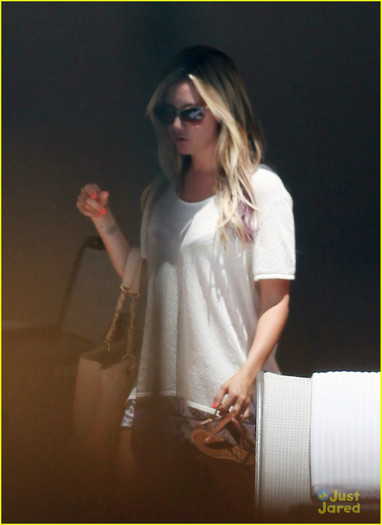 ashley-tisdale-scott-speer-emily-wedding-02