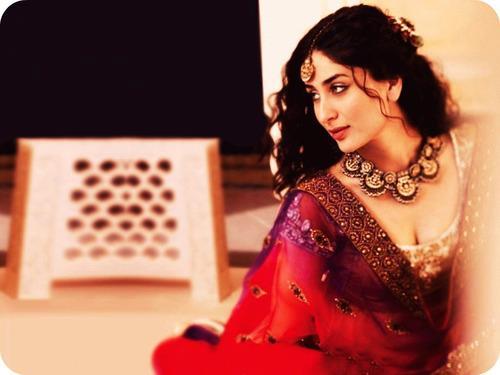 306718_269236433178305_1204603059_n - Kareena Kapoor 2