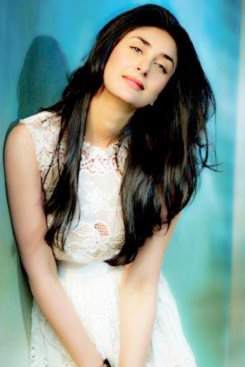 384584_269761546459127_1096695742_n - Kareena Kapoor 2