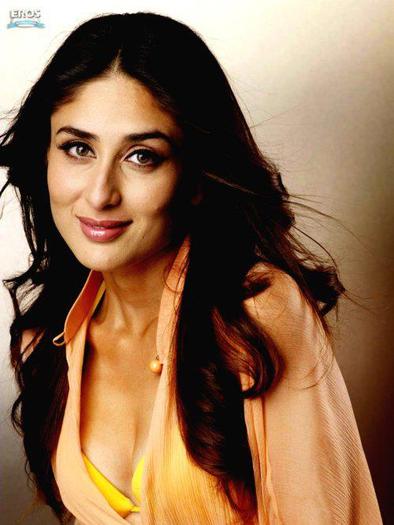 418723_269745803127368_1398290320_n - Kareena Kapoor 2