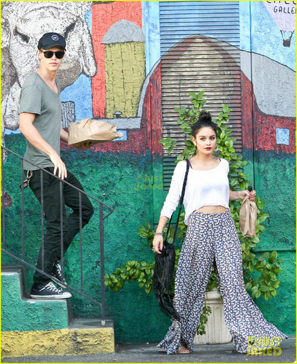 butler-artisan-cheese-02 - Vanessa Hudgens and Austin Butler Artisan Cheese Gallery Sweethearts