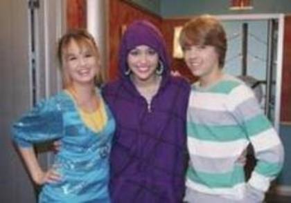 Debby,Miley Si Cole.