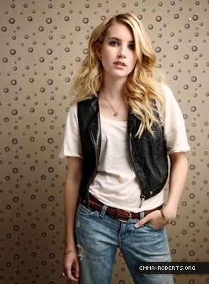 normal_0359 - Emma Roberts - Photoshoot 004 - Kevin Maher