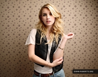 normal_0410 - Emma Roberts - Photoshoot 004 - Kevin Maher