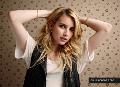 normal_0450 - Emma Roberts - Photoshoot 004 - Kevin Maher