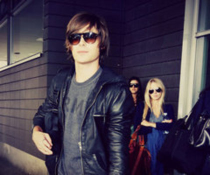 Ok..Hai. S o sun pe mama sa ii zik, k vin cu satra.:))