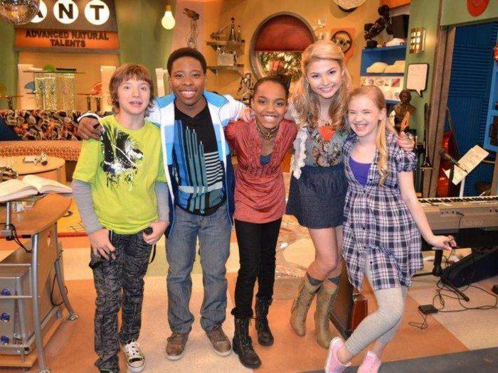 524273_268134683274380_1333029473_n