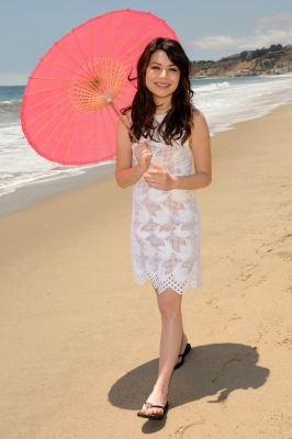 normal_009 - Miranda Cosgrove - Photoshoot 002 - Neutrogena