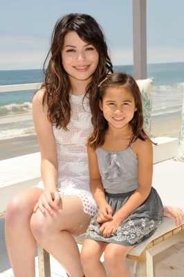 normal_022 - Miranda Cosgrove - Photoshoot 002 - Neutrogena