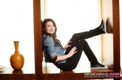 normal_031 - Miranda Cosgrove - Photoshoot 004 - Michael Lavine