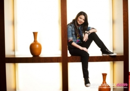 normal_032 - Miranda Cosgrove - Photoshoot 004 - Michael Lavine