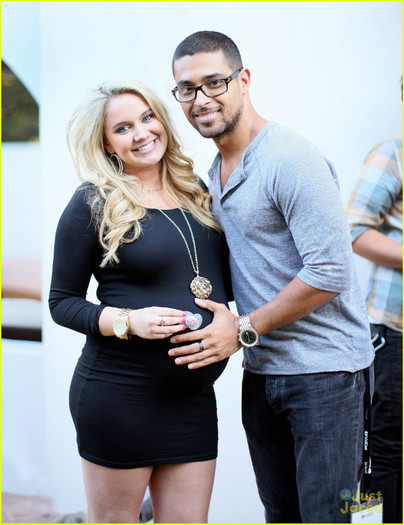 zac-efron-tiffany-thornton-baby-shower-04