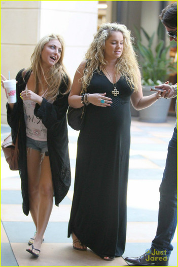 tiffany-thornton-lunch-cassie-scerbo-05 - Tiffany Thornton Cheesecake Factory with Cassie Scerbo