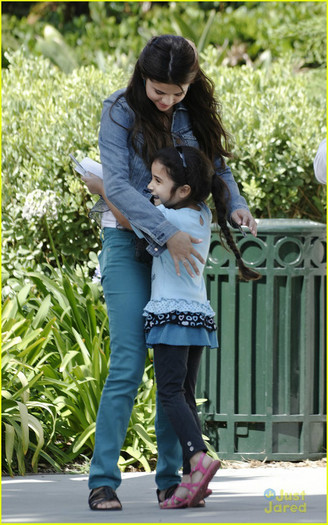 selena-gomez-justin-bieber-guidance-set-08 - Selena Gomez and Justin Bieber Visits Parental Guidance Set