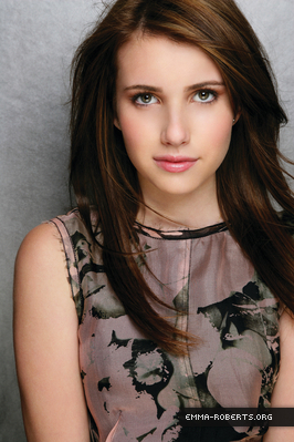 normal_0050 - Emma Roberts - Photoshoot 005 - Hotel For Dogs Promoshoot