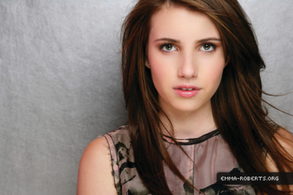 normal_0070 - Emma Roberts - Photoshoot 005 - Hotel For Dogs Promoshoot