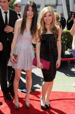 normal_014 - Miranda Cosgrove - 2010 Creative Arts Emmy Awards