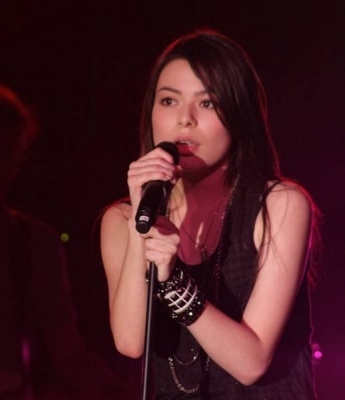 normal_DBI-00022851885 - Miranda Cosgrove - Nashville