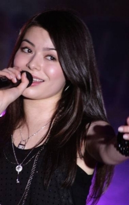 normal_DBI-00024237985 - Miranda Cosgrove - Nashville