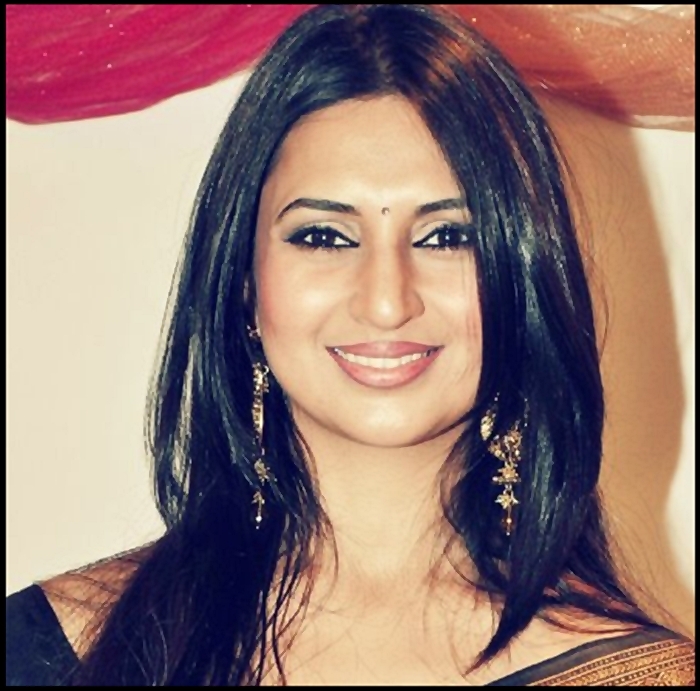 ` Divya - xq -       Divyanka Tripathi - xq