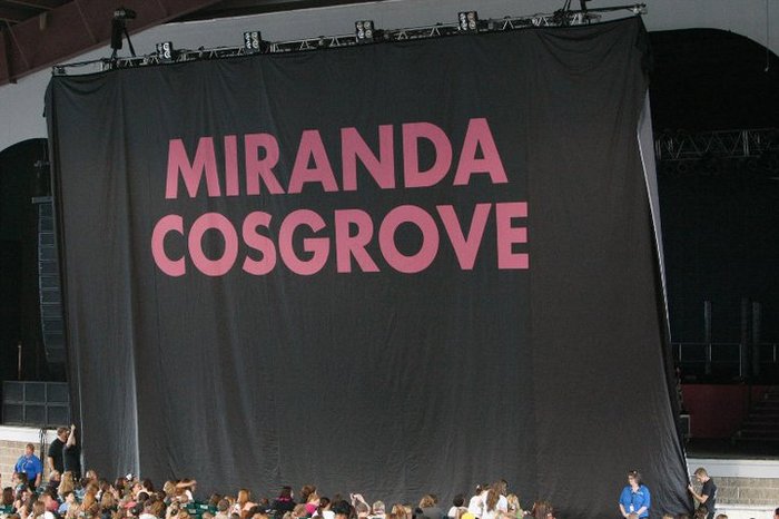 262545_10150244006579007_2706043_n - Miranda Cosgrove - Dancing Crazy Summer Tour Meadowbrook