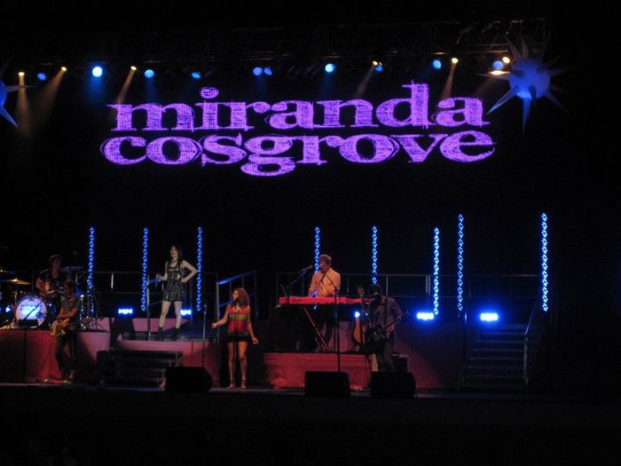 268611_10150244007714007_4542659_n - Miranda Cosgrove - Dancing Crazy Summer Tour Meadowbrook
