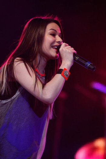 281824_10150244006954007_3812542_n - Miranda Cosgrove - Dancing Crazy Summer Tour Meadowbrook