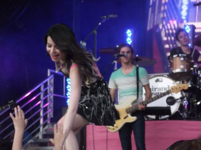 281222_10150239989859007_722593_n - Miranda Cosgrove - Dancing Crazy Summer Columbus