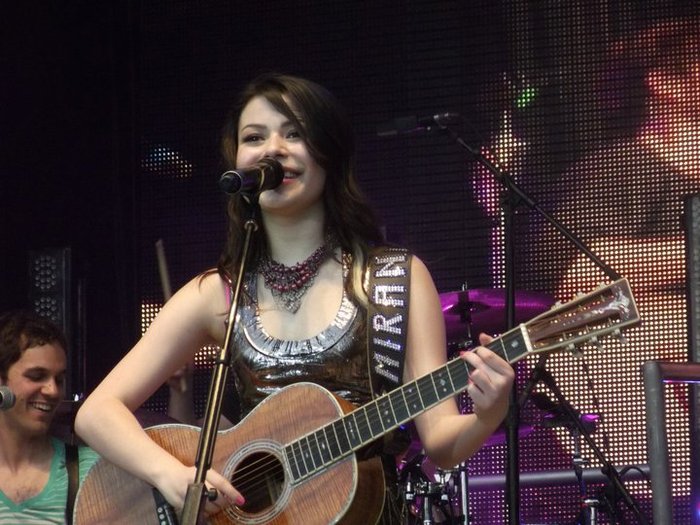 283982_10150239990114007_1614361_n - Miranda Cosgrove - Dancing Crazy Summer Columbus