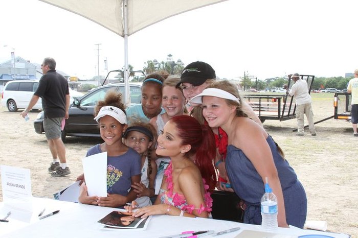 246780_10150198264306027_8287940_n - Ariana Grande - Myrtle Beach Meet and Greet