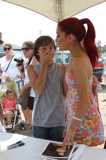 247170_10150198237646027_2893218_n - Ariana Grande - Myrtle Beach Meet and Greet