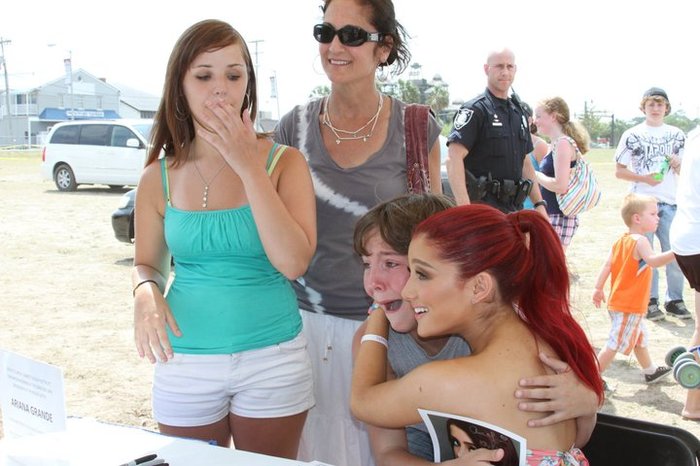 247326_10150198251516027_7153254_n - Ariana Grande - Myrtle Beach Meet and Greet