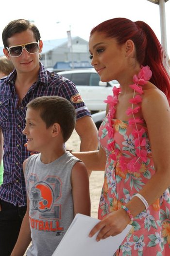 248537_10150198241056027_1113664_n - Ariana Grande - Myrtle Beach Meet and Greet